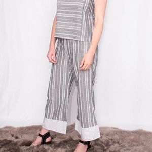 English Factory linen grey and white capri pants